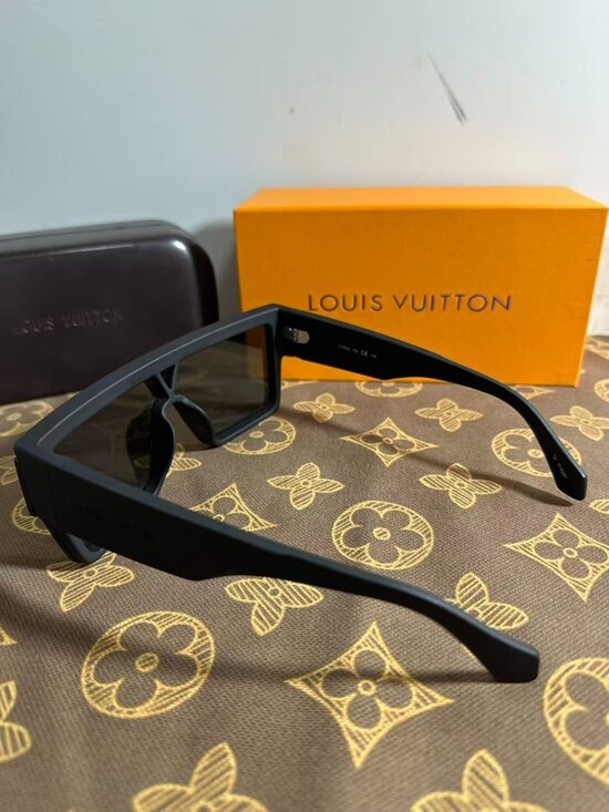 ❤️Louis Vuitton Sunglasses❤️ main image 4